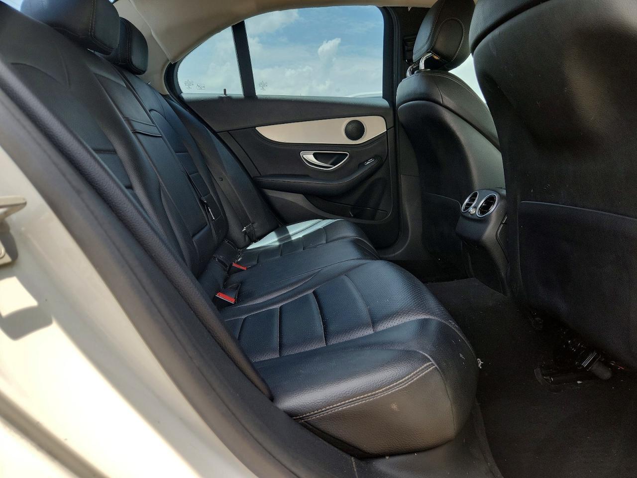 2015 Mercedes-Benz C 300 - zdjęcie 10