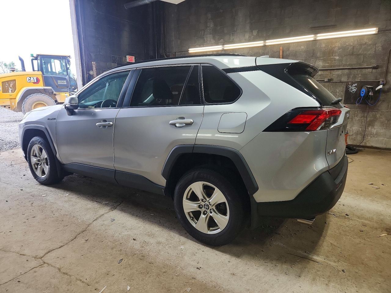 2021 Toyota Rav4 Hybrid Xle - zdjęcie 2