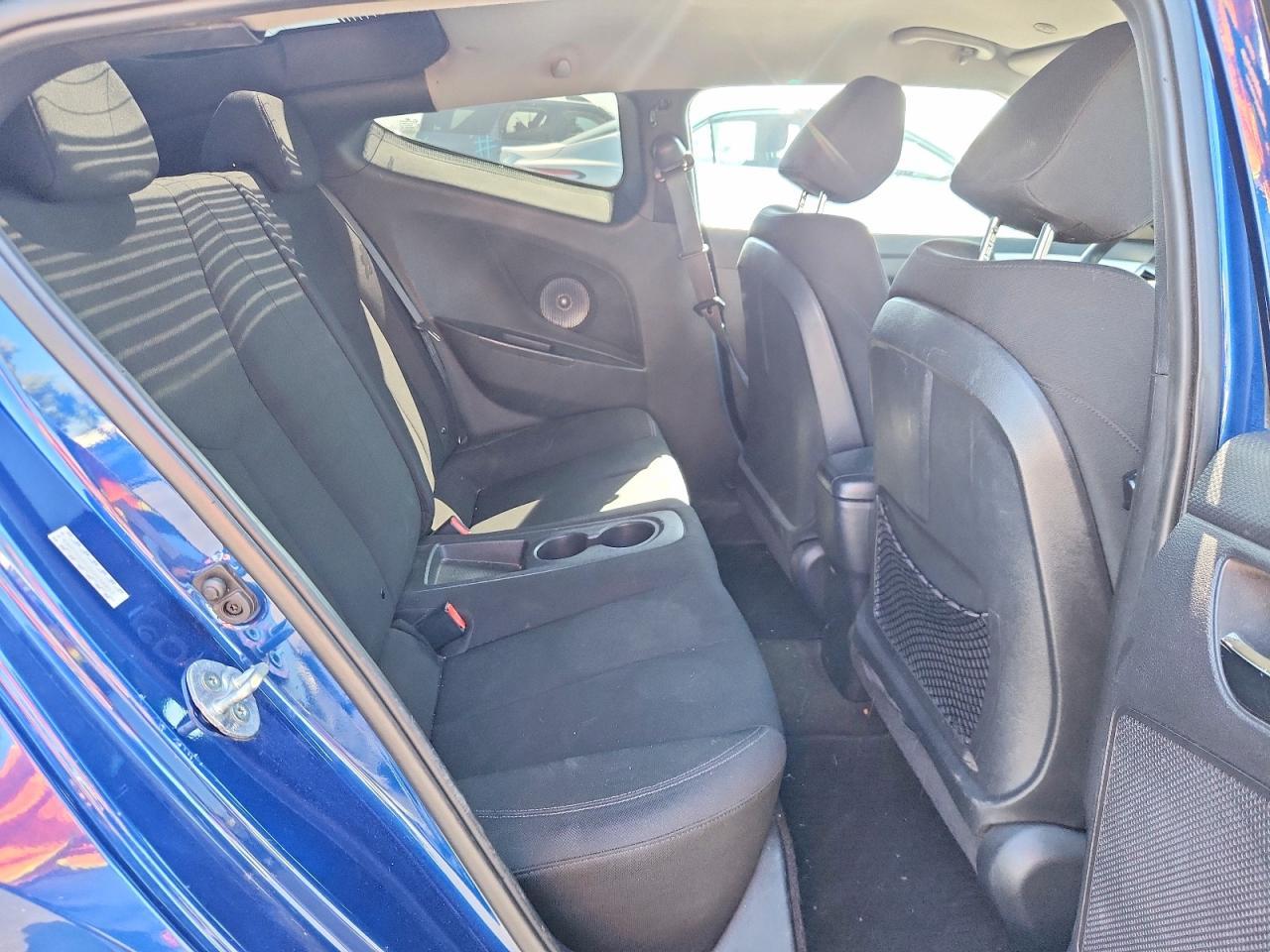2016 Hyundai Veloster Base - zdjęcie 10