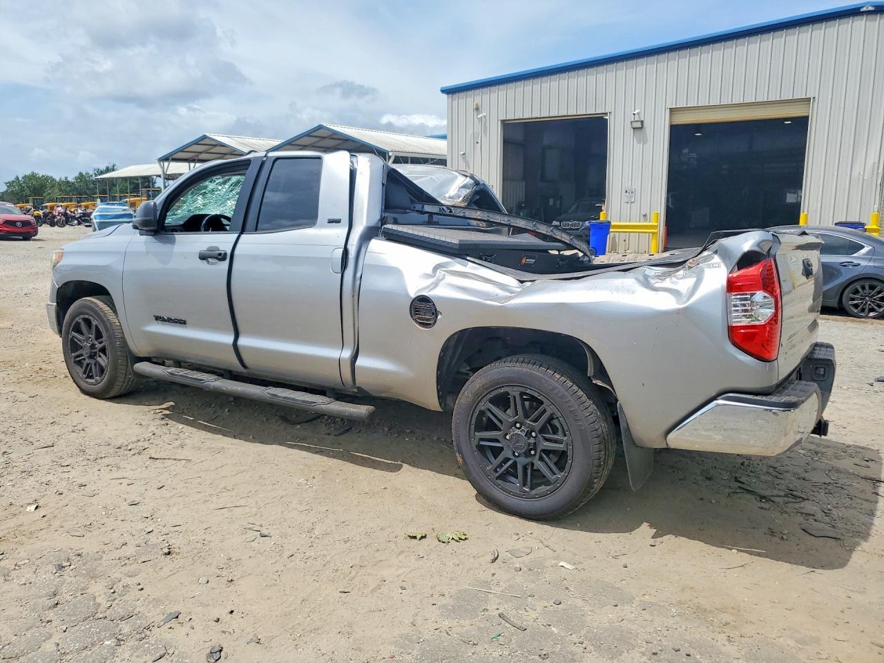 2018 Toyota Tundra Sr5 - zdjęcie 2