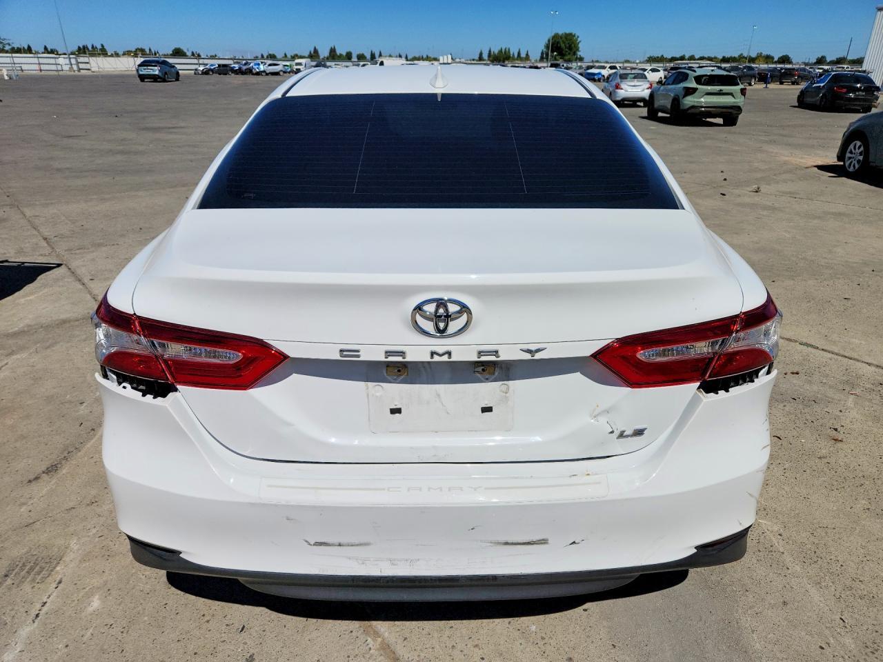 2020 Toyota Camry Le - zdjęcie 6