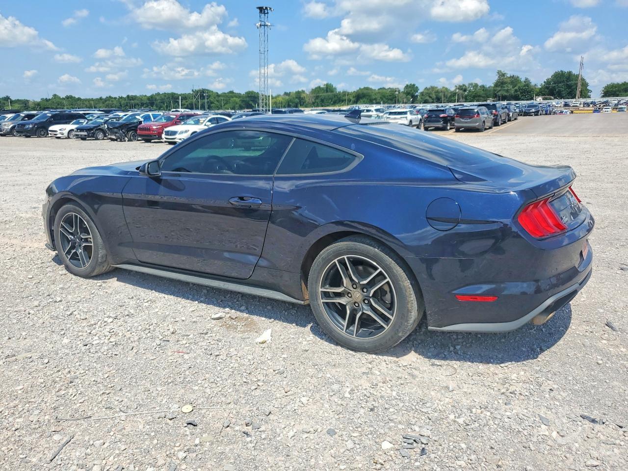 2021 Ford Mustang - zdjęcie 2