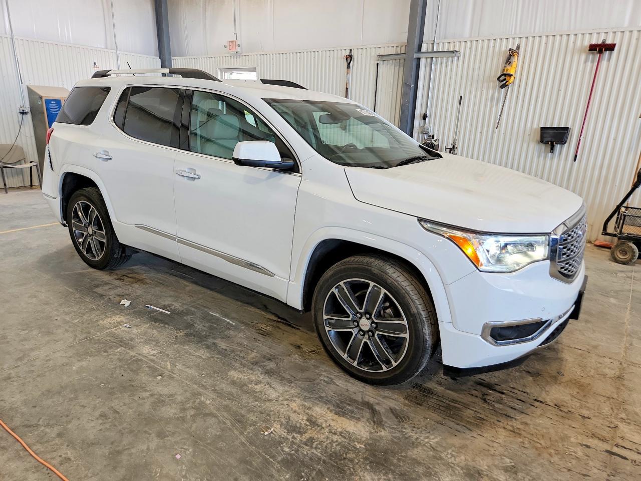 2019 GMC Acadia Denali - zdjęcie 4