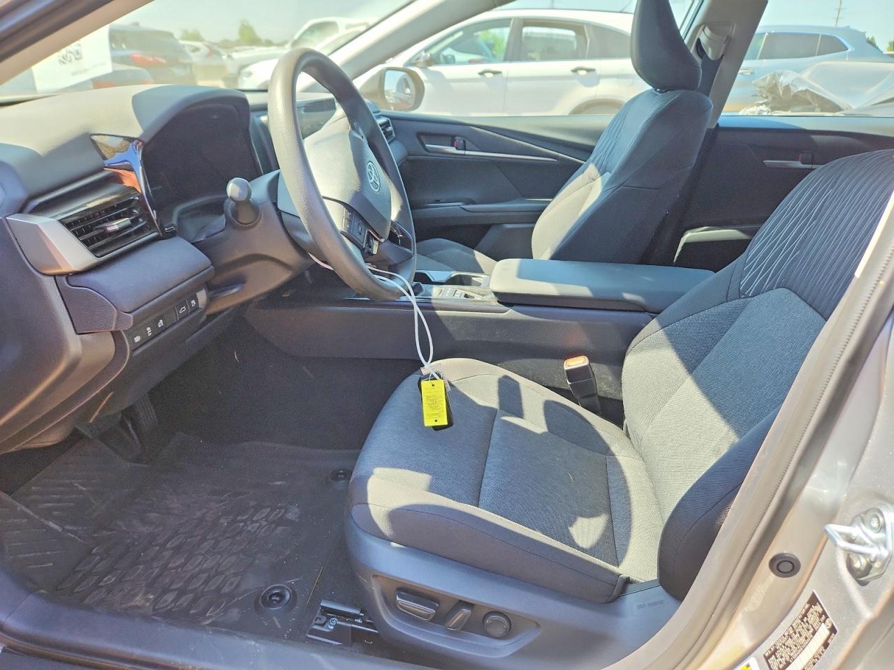 2026 Toyota Camry Le - zdjęcie 7