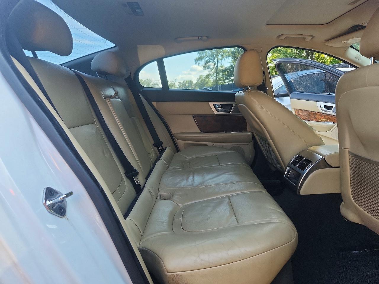 2015 Jaguar Xf 2.0T Premium - zdjęcie 10