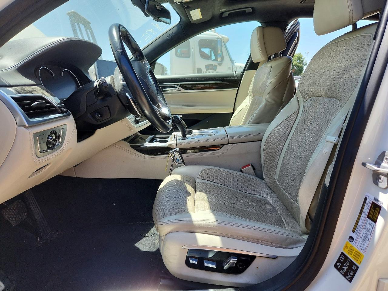 2016 BMW 750 Xi - zdjęcie 7