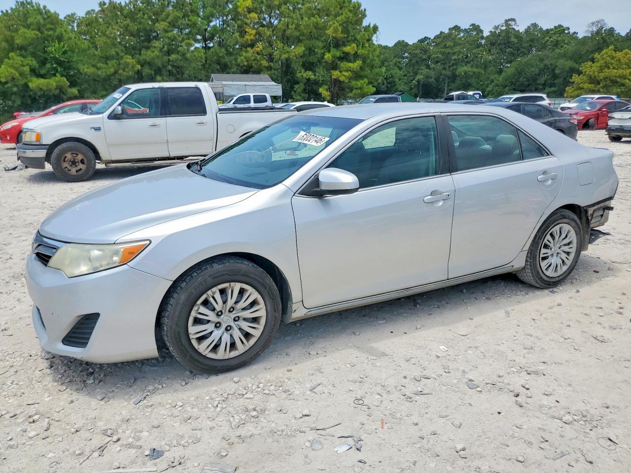 2013 Toyota Camry Le - zdjęcie główne