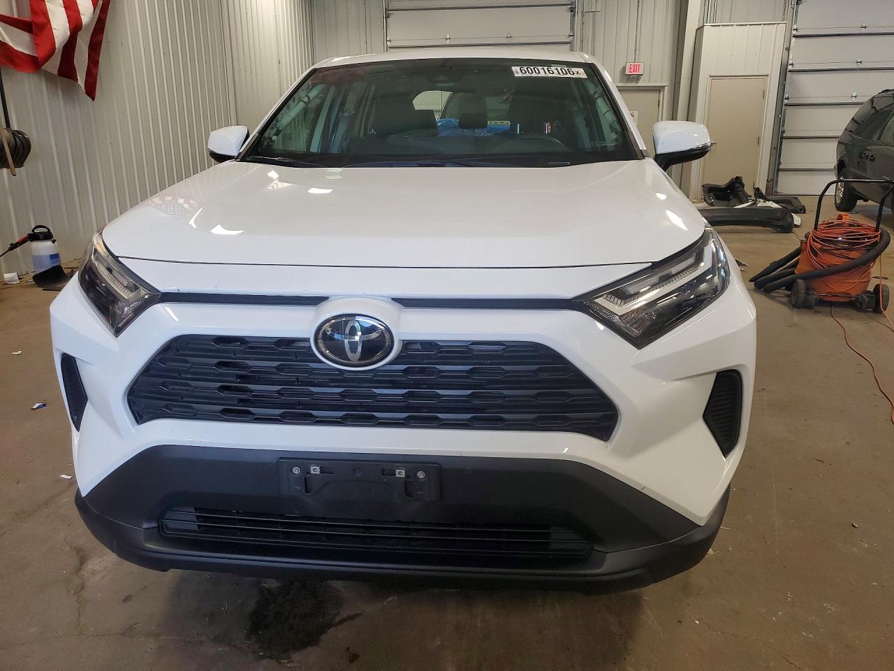 2024 Toyota Rav4 Xle - zdjęcie 5