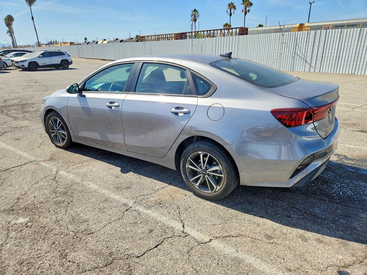 2023 Kia Forte Lxs - zdjęcie 2