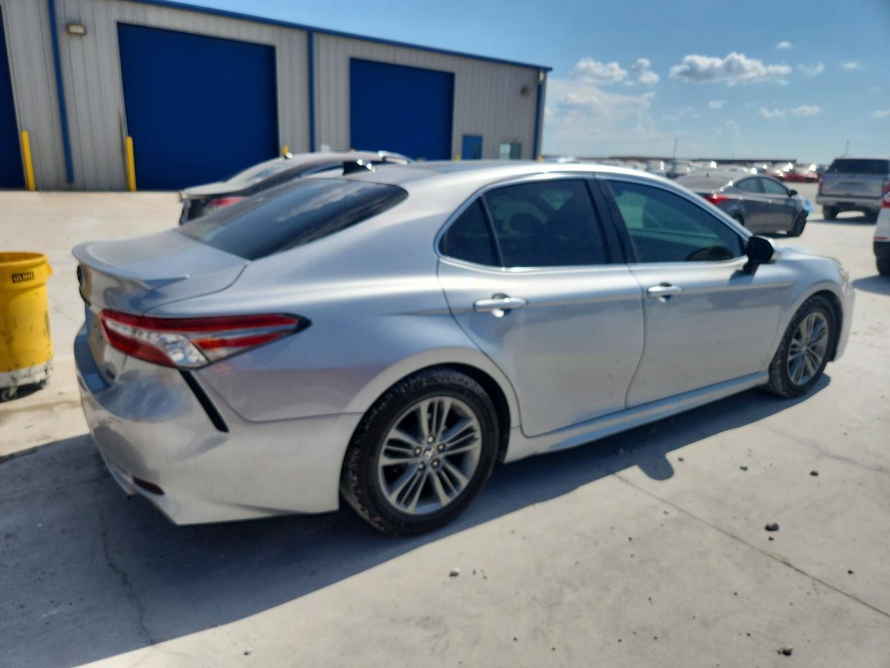 2019 Toyota Camry Xse - zdjęcie 3
