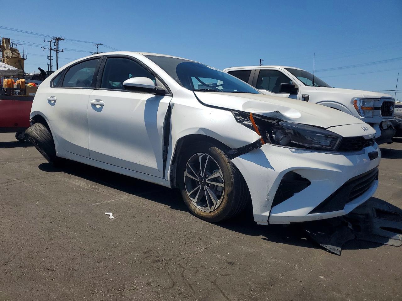 2023 Kia Forte Lxs - zdjęcie 4
