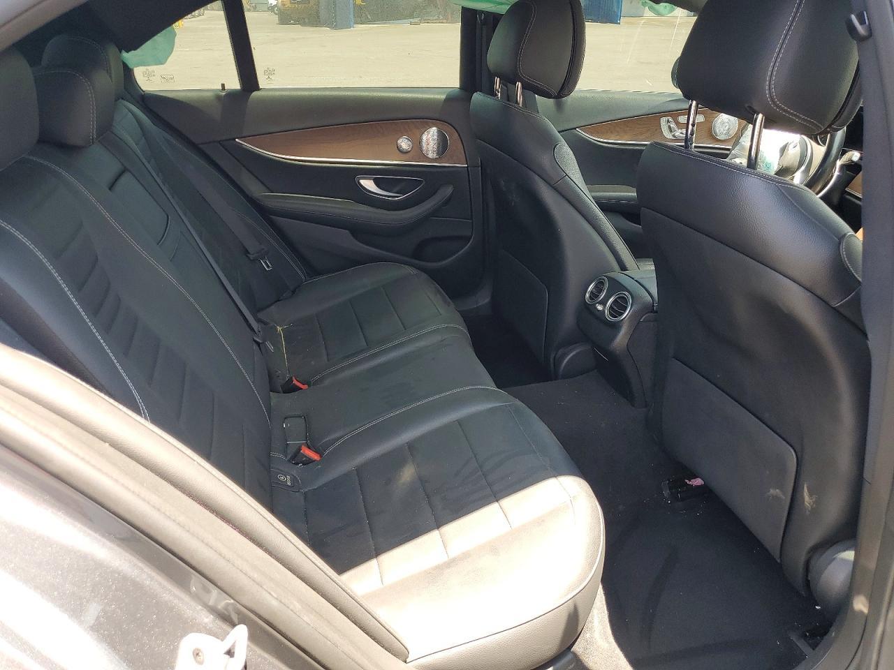2019 Mercedes-Benz E 300 4Matic - zdjęcie 10