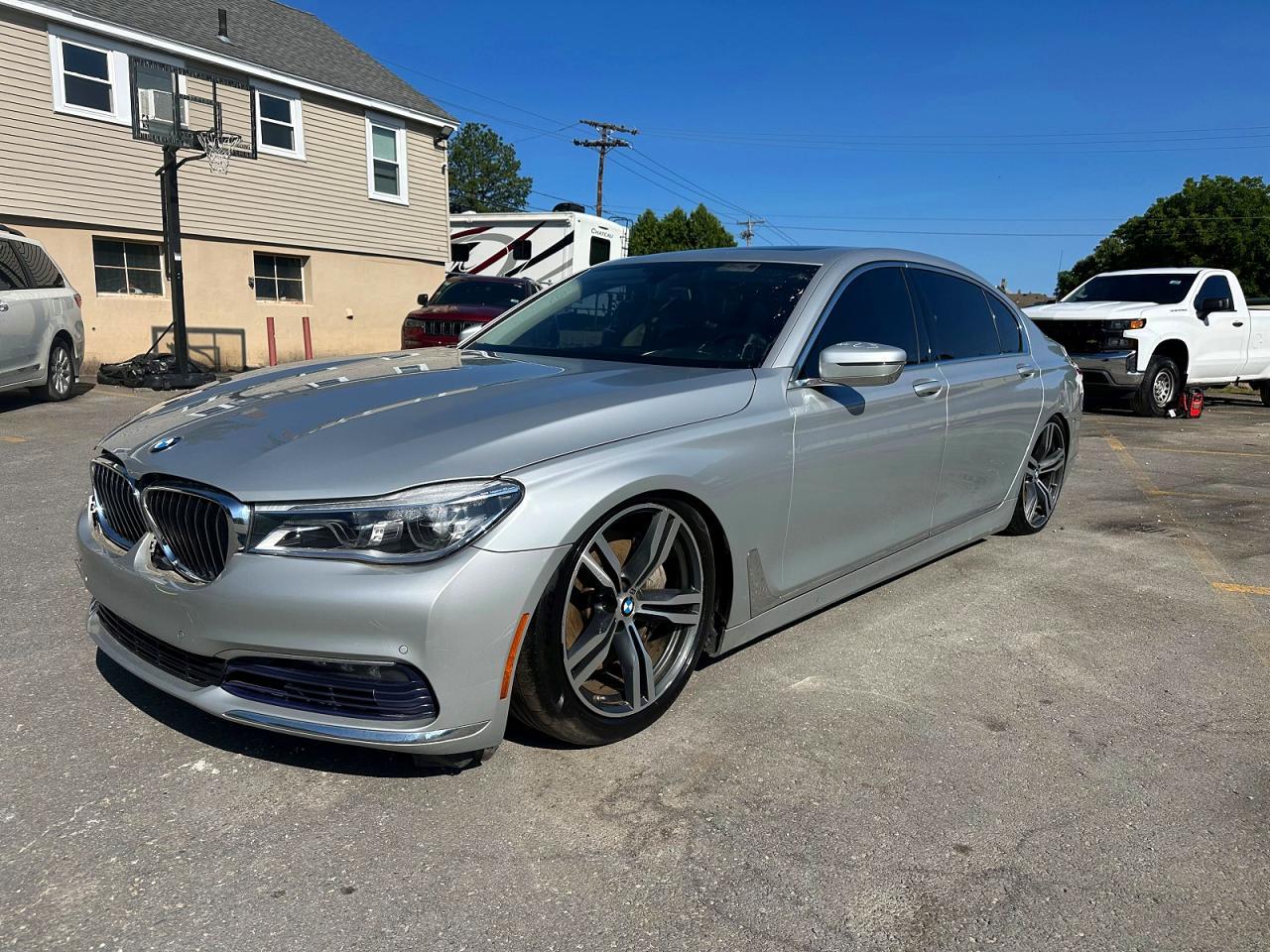 2016 BMW 750 Xi - zdjęcie główne