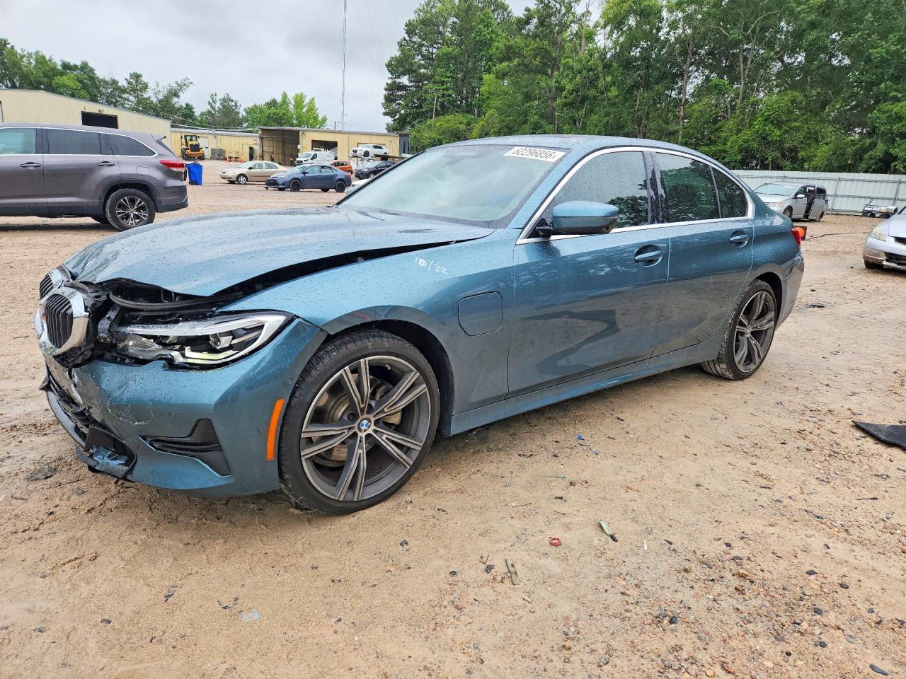 2021 BMW 330E - zdjęcie główne