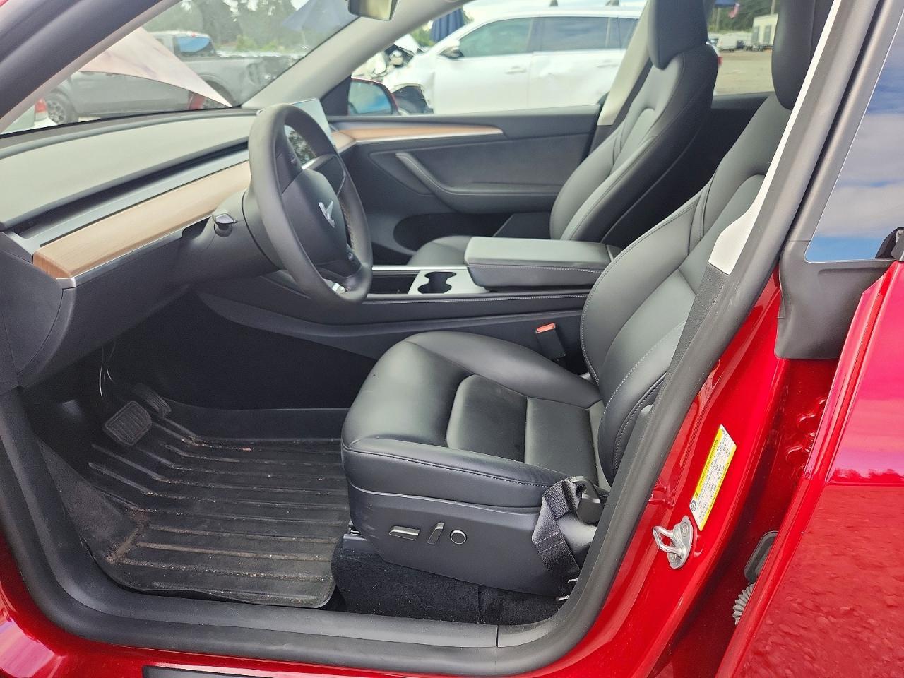 2025 Tesla Model Y - zdjęcie 7