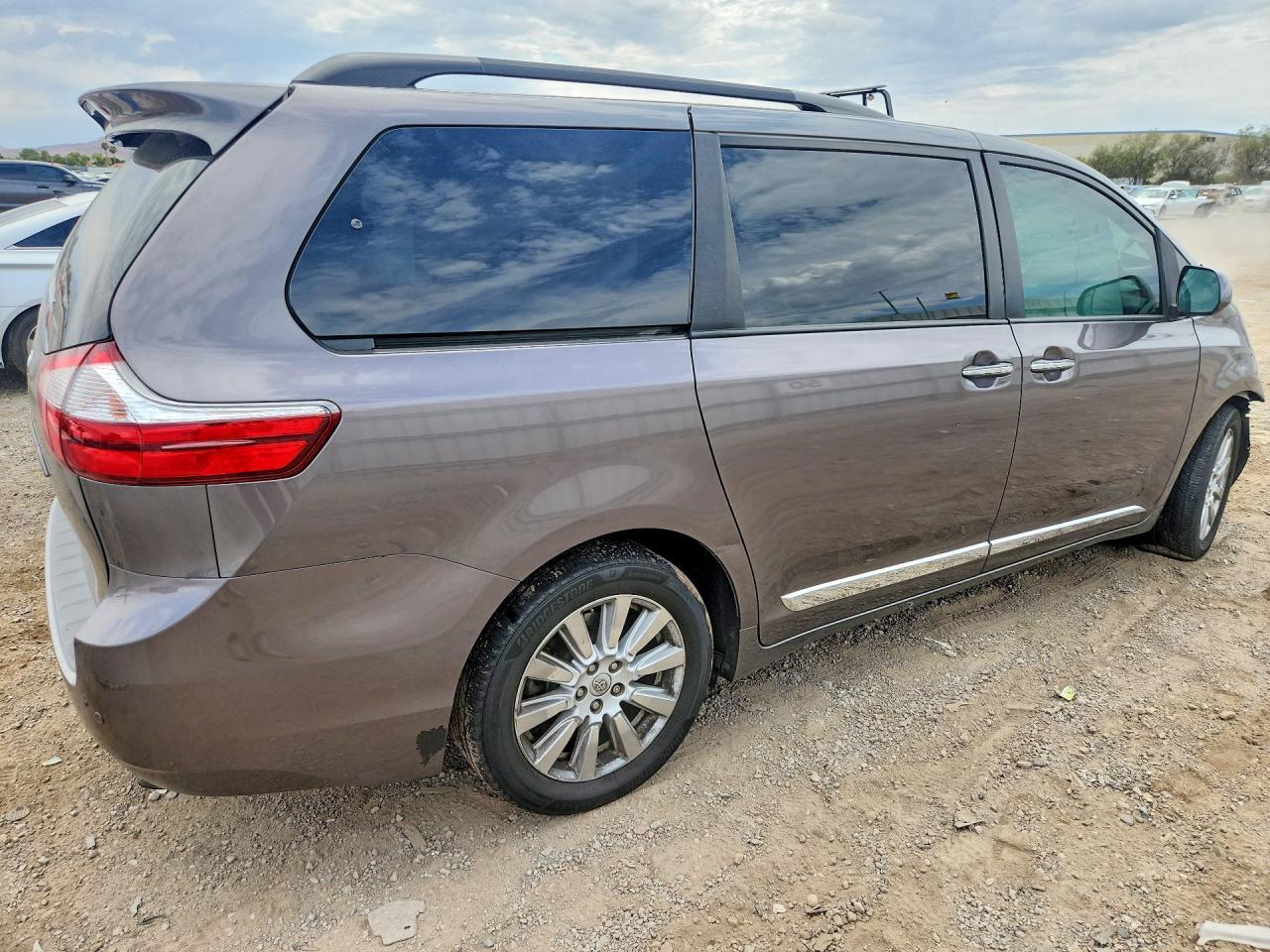 2017 Toyota Sienna Xle - zdjęcie 3