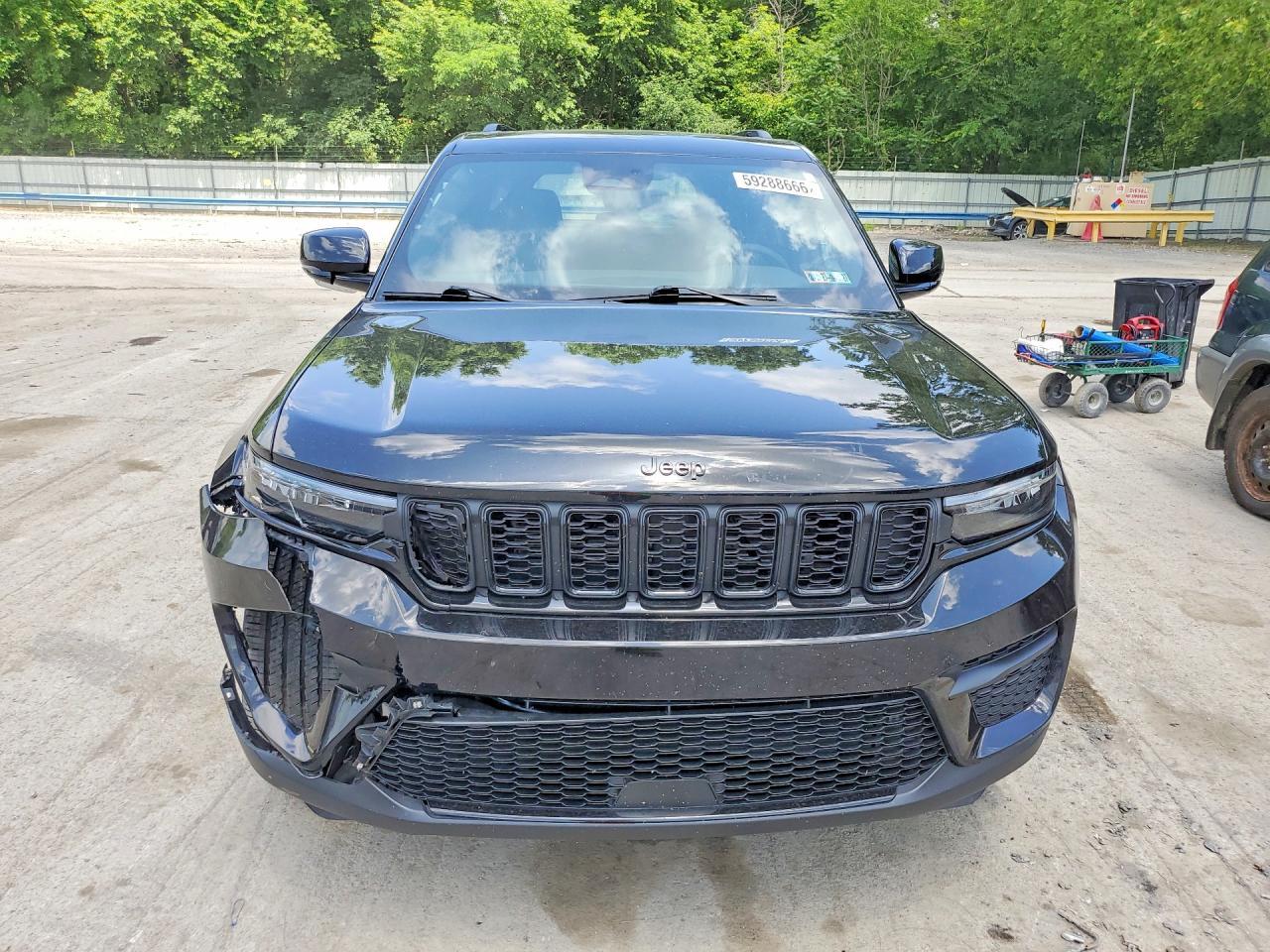 2025 Jeep Grand Cherokee Laredo - zdjęcie 5