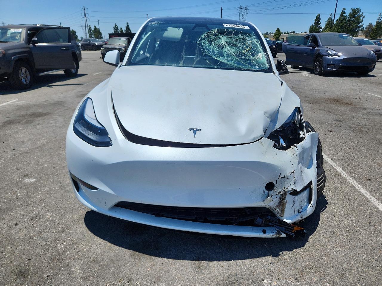 2025 Tesla Model Y - zdjęcie 5