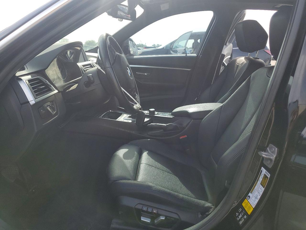 2017 BMW Seria 3 330i - zdjęcie 7