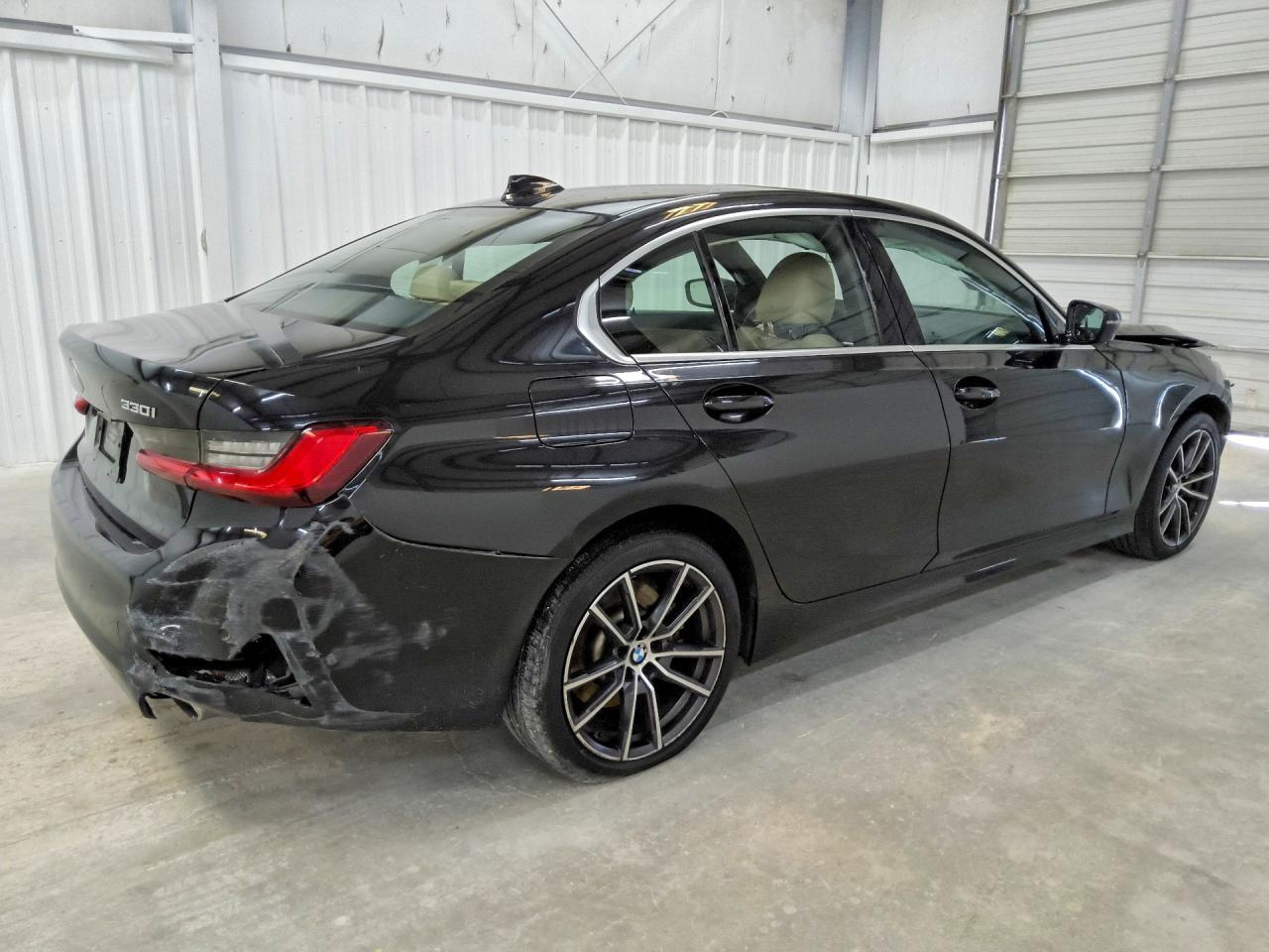 2021 BMW Seria 3 330i - zdjęcie 3