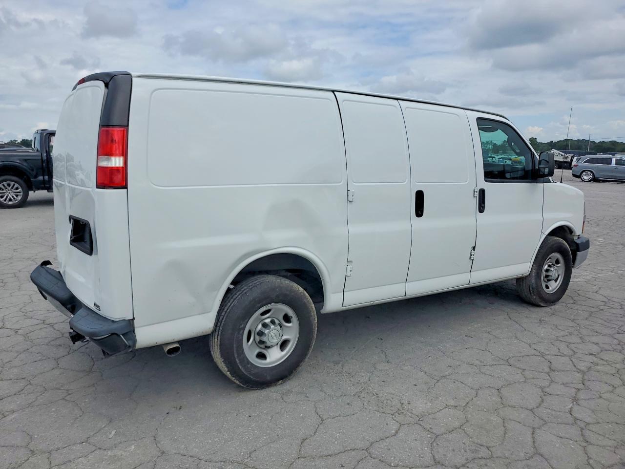 2019 Chevrolet Express G2500 - zdjęcie 3