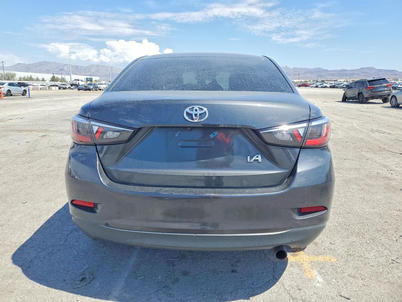 2017 Toyota Yaris Ia Base - zdjęcie 6