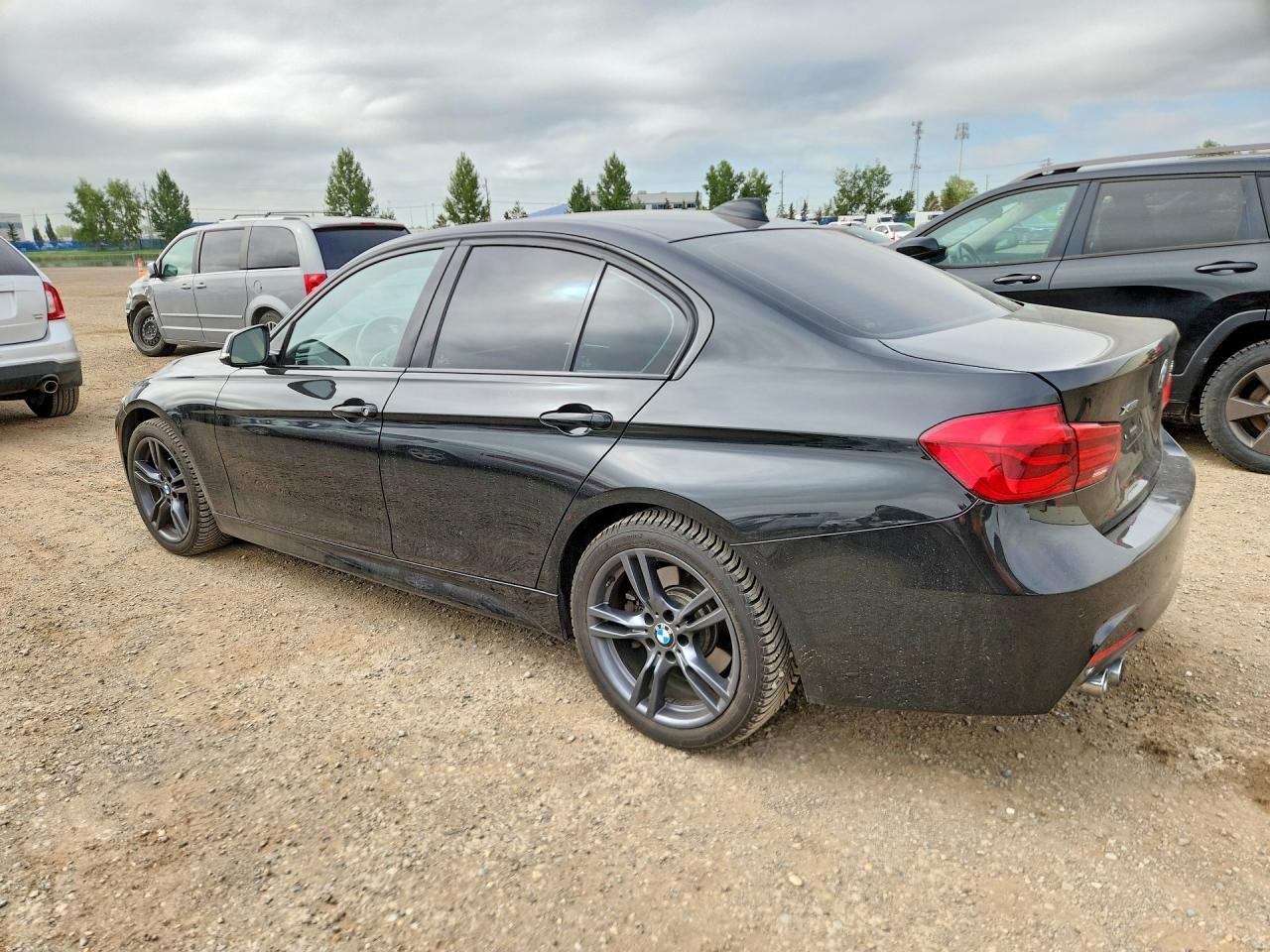 2018 BMW Seria 3 330i - zdjęcie 2