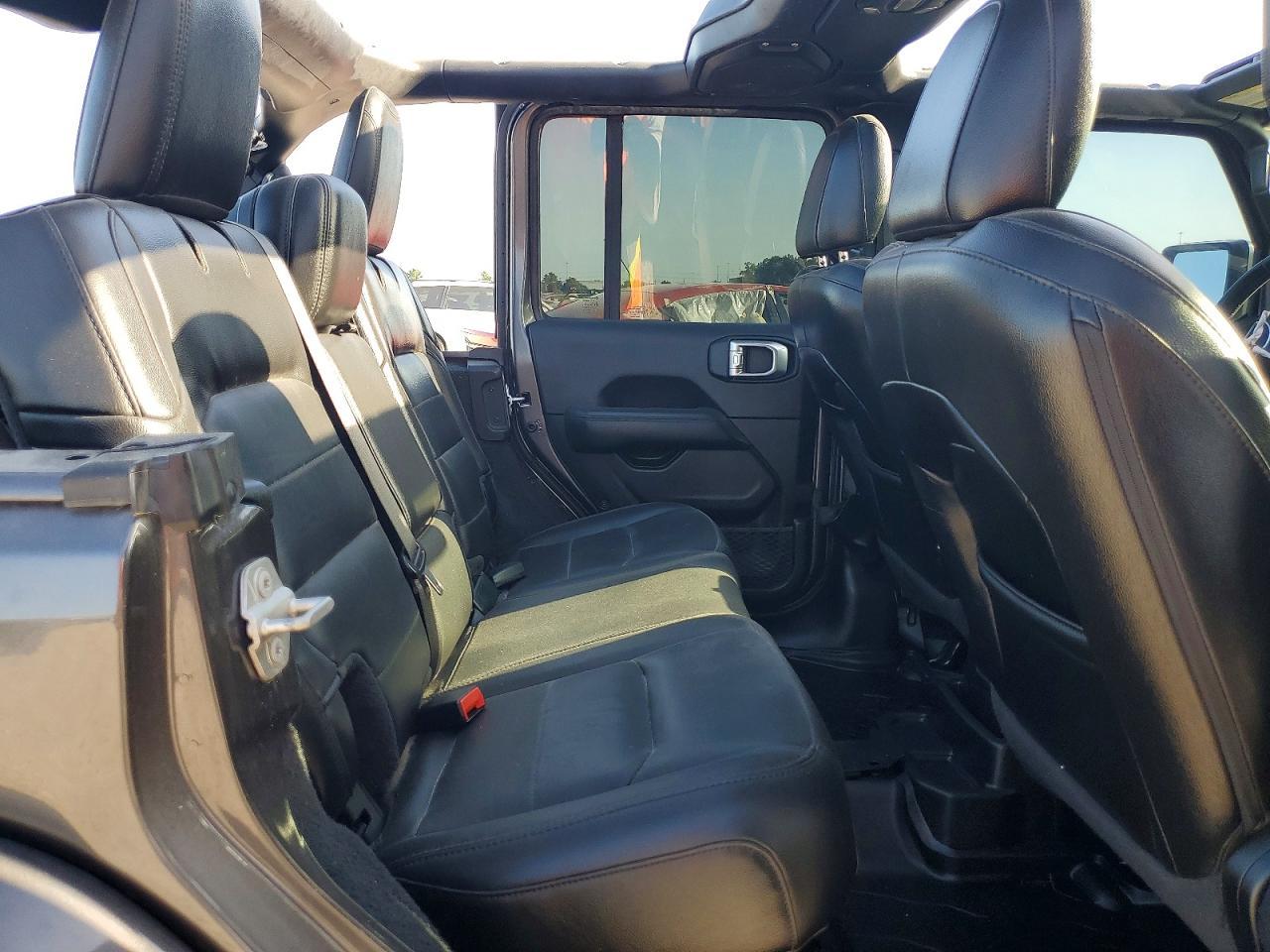 2021 Jeep Wrangler Unlimited Sahara - zdjęcie 11