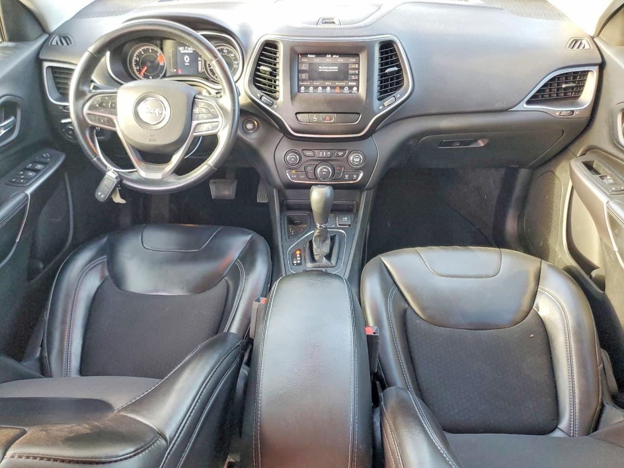 2019 Jeep Cherokee Latitude Plus - zdjęcie 8