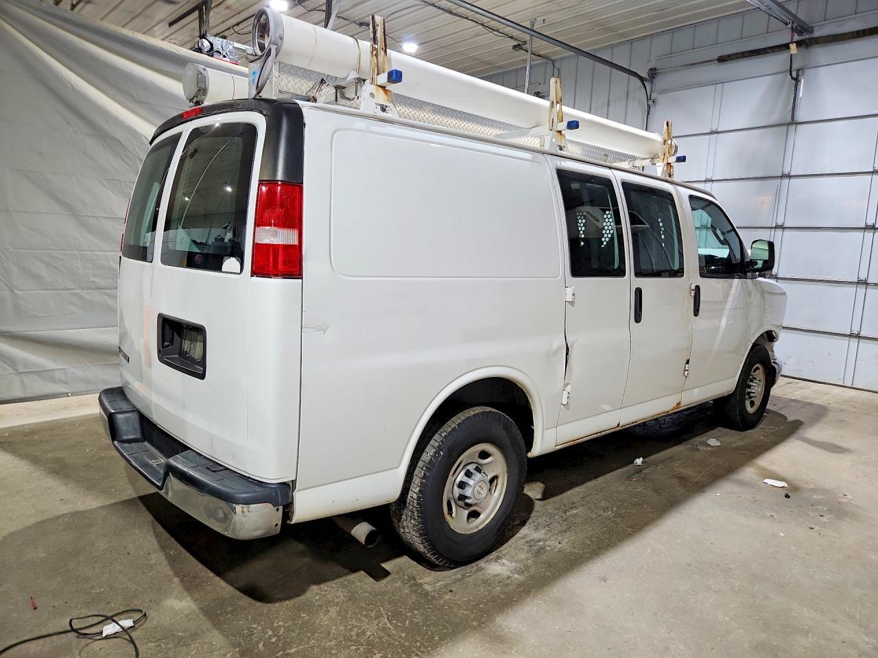 2017 Chevrolet Express G2500 - zdjęcie 3