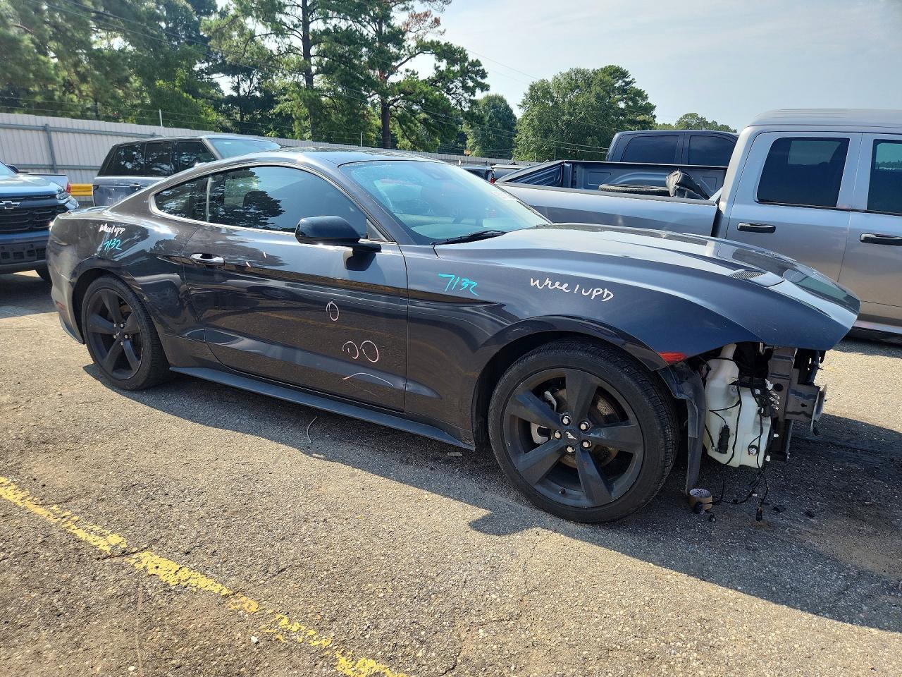 2022 Ford Mustang - zdjęcie 4