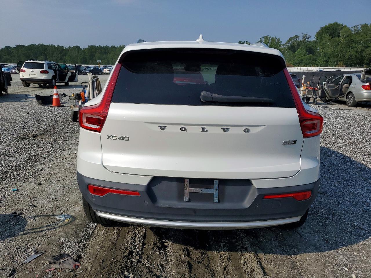 2023 Volvo Xc40 Core - zdjęcie 6
