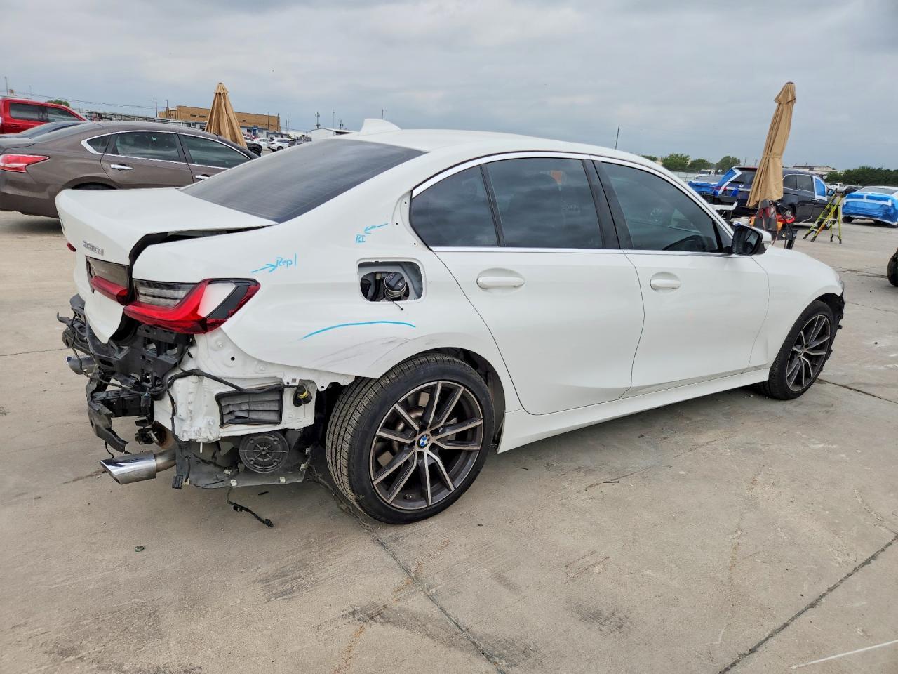 2022 BMW 330I - zdjęcie 3