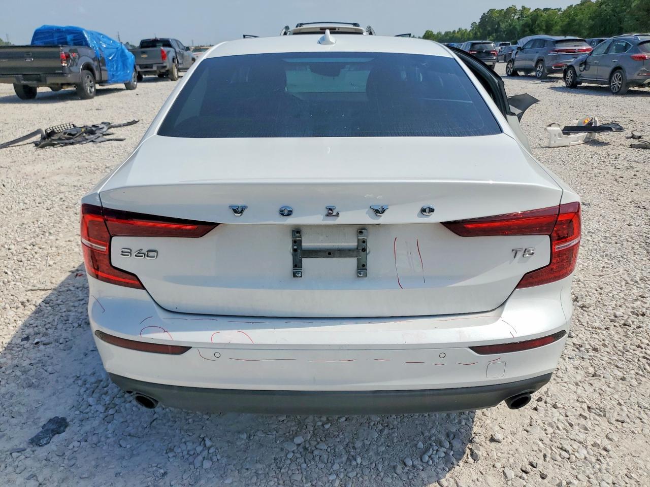 2021 Volvo S60 T5 Momentum - zdjęcie 6