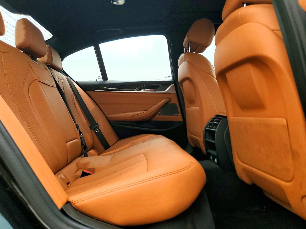 2018 BMW Seria 5 540i - zdjęcie 10