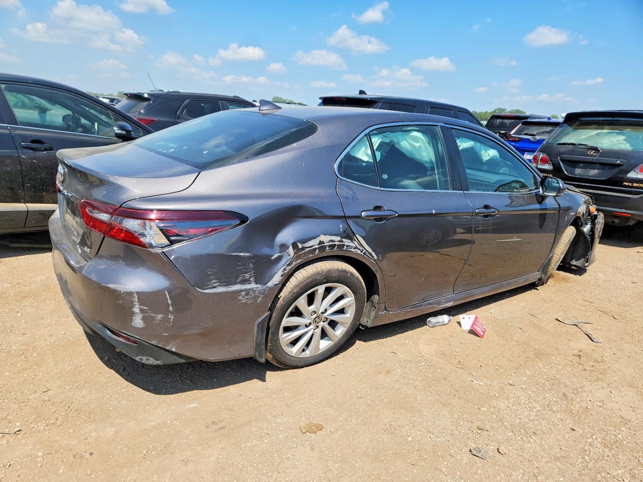 2024 Toyota Camry Le - zdjęcie 3