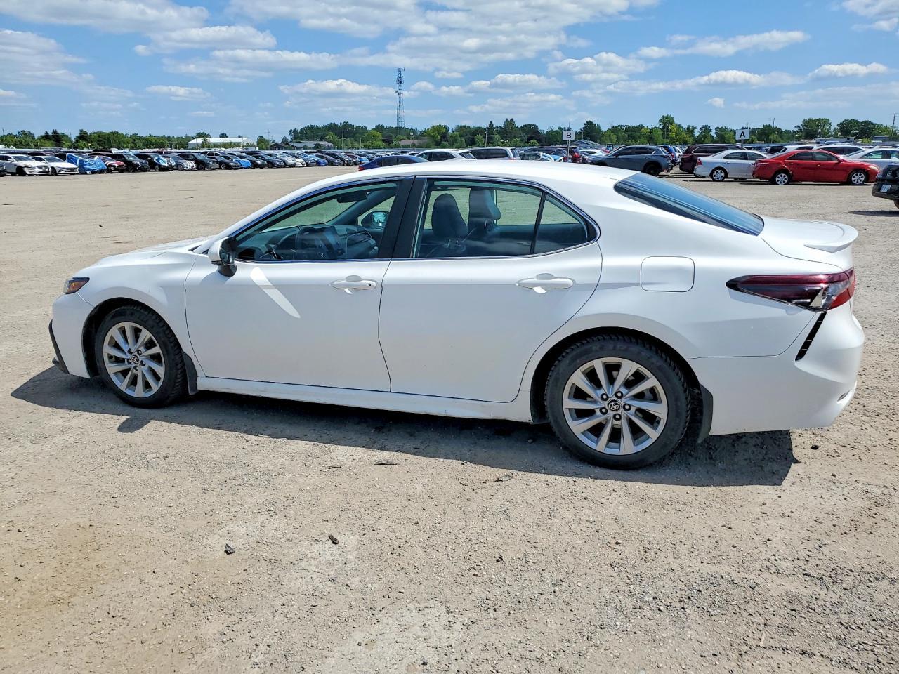 2021 Toyota Camry Se - zdjęcie 2