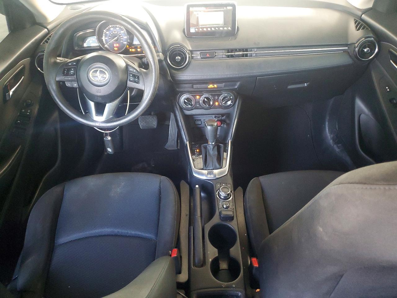 2016 Toyota Scion Ia - zdjęcie 8