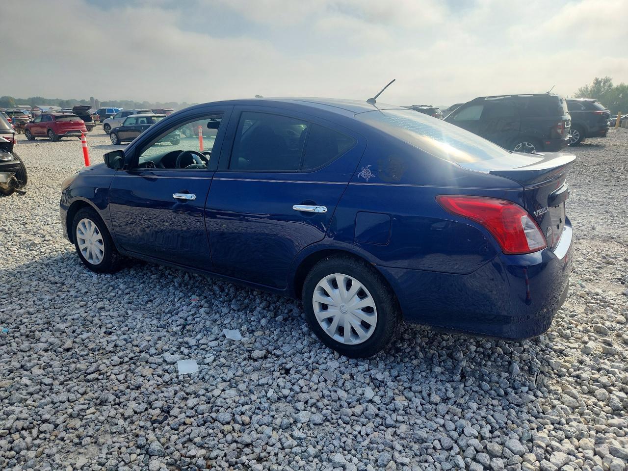 2019 Nissan Versa Sv - zdjęcie 2
