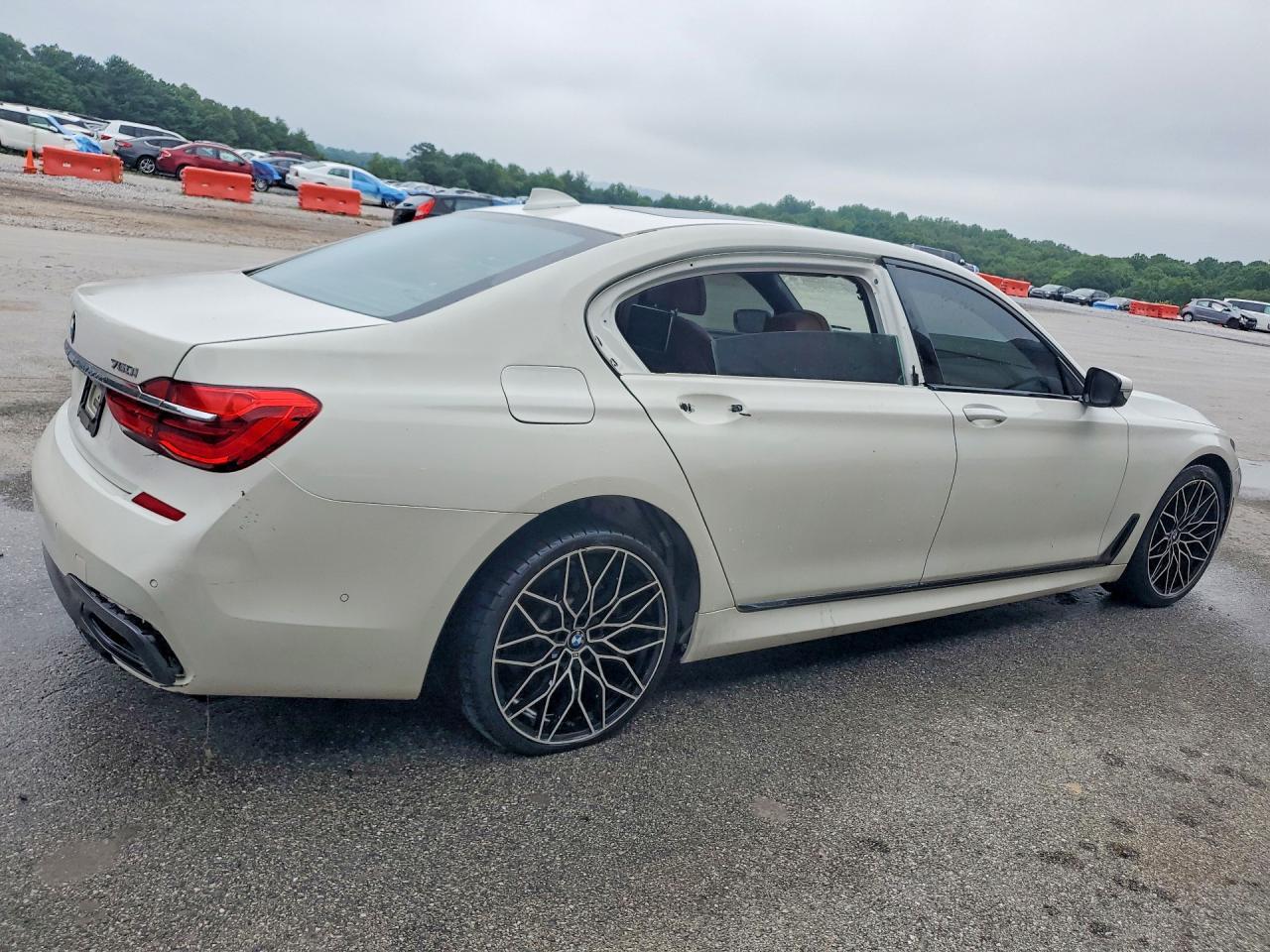 2018 BMW Seria 7 B7 - zdjęcie 3