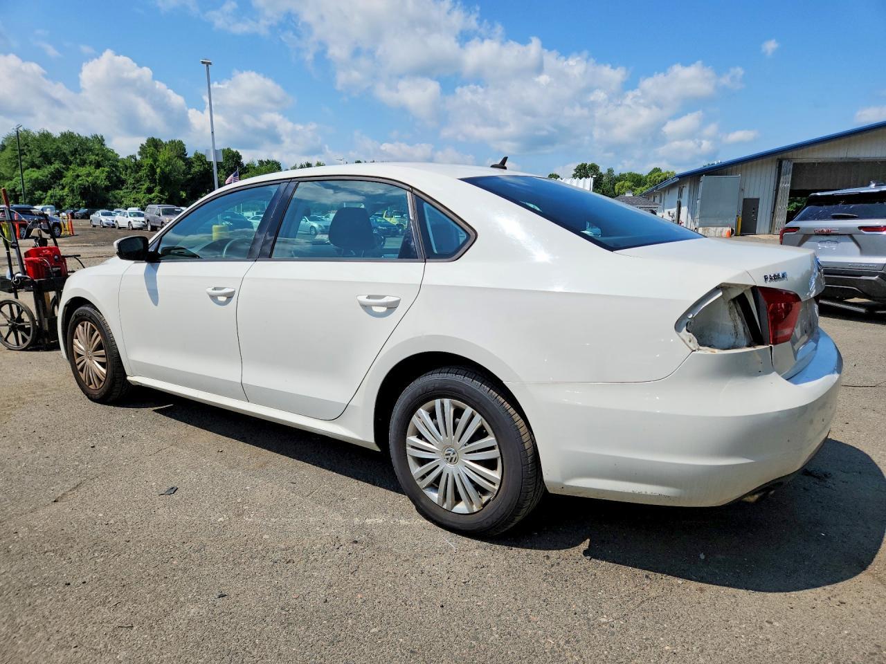 2015 Volkswagen Passat S - zdjęcie 2