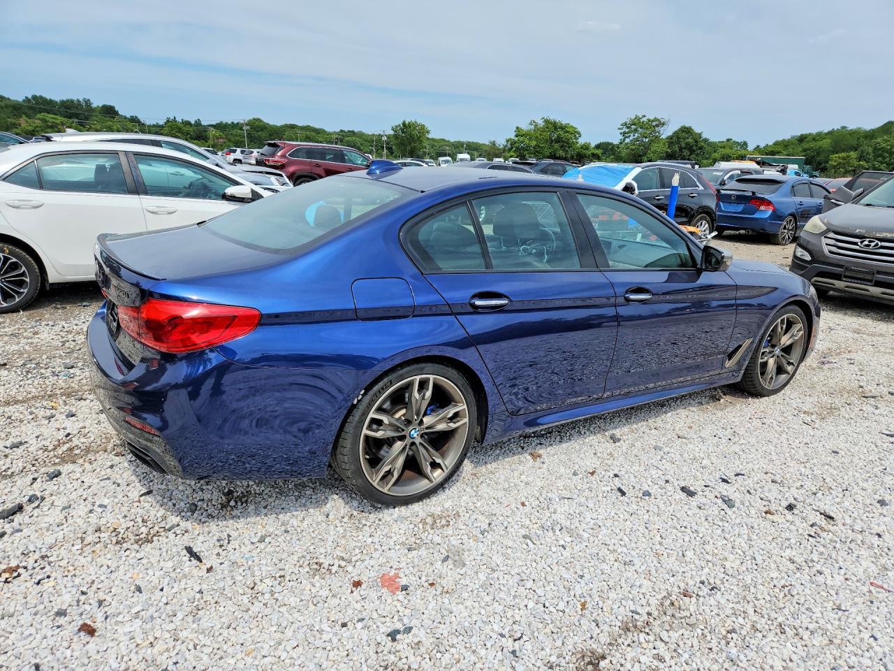 2018 BMW Seria 5 M550i - zdjęcie 3