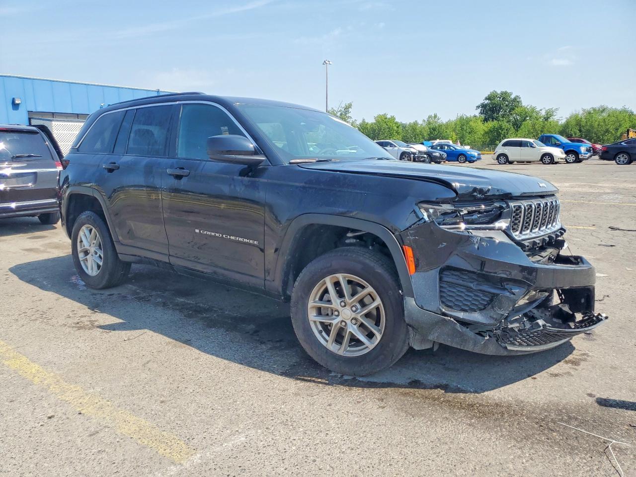 2025 Jeep Grand Cherokee Laredo - zdjęcie 4