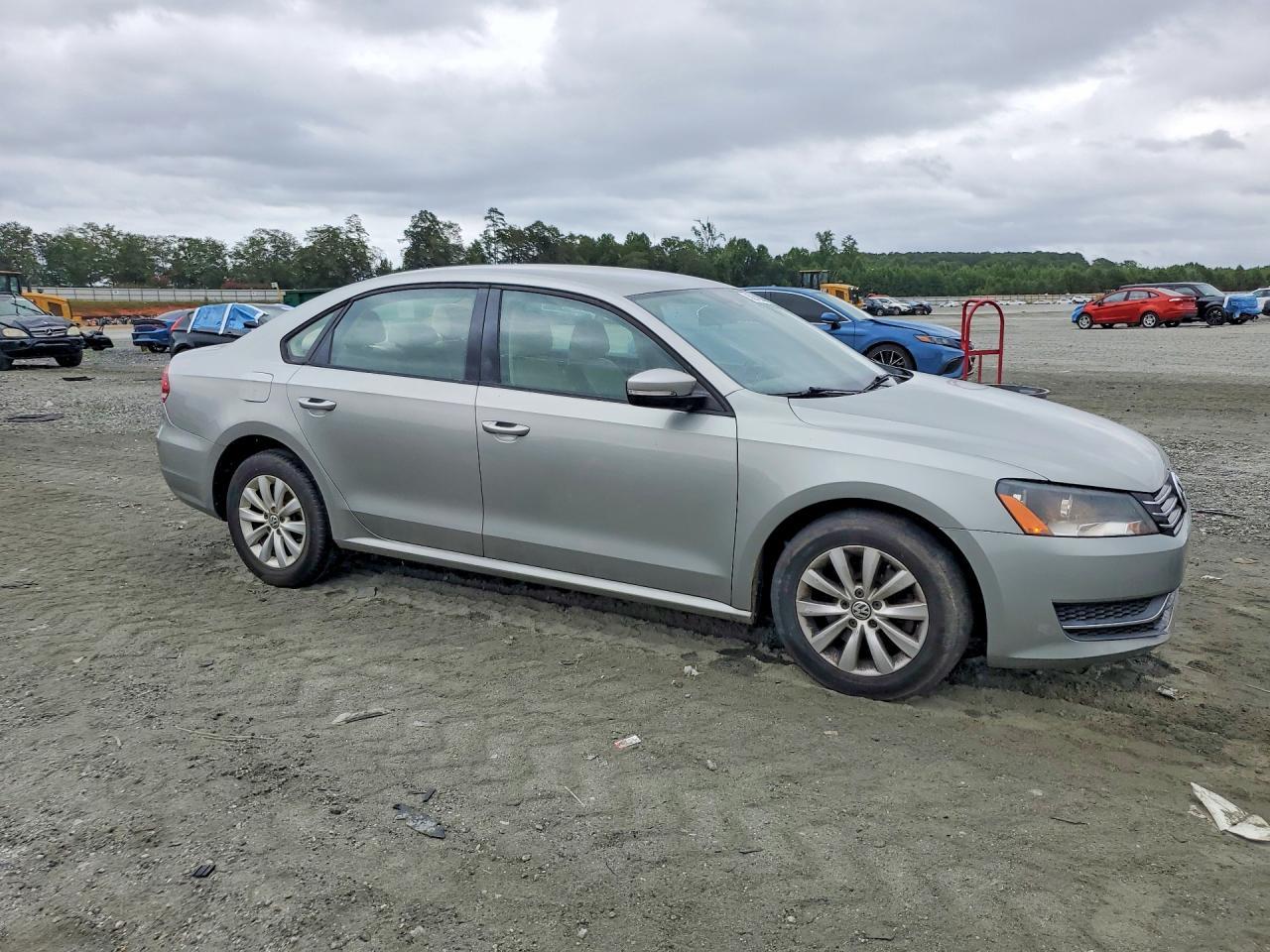 2014 Volkswagen Passat S - zdjęcie 4