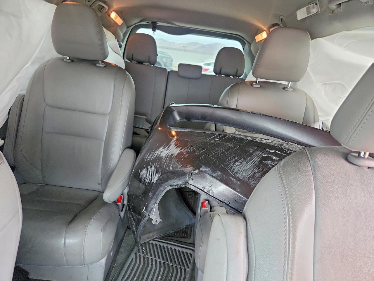 2017 Toyota Sienna Xle - zdjęcie 10