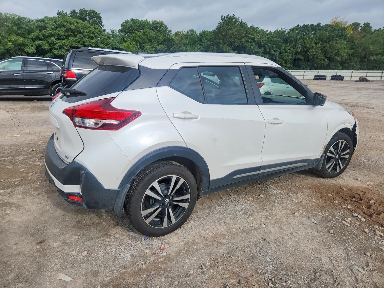 2019 Nissan Kicks Sr - zdjęcie 3