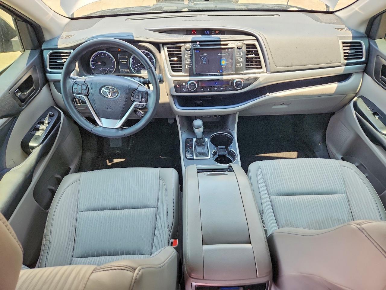 2017 Toyota Highlander Le Plus - zdjęcie 8