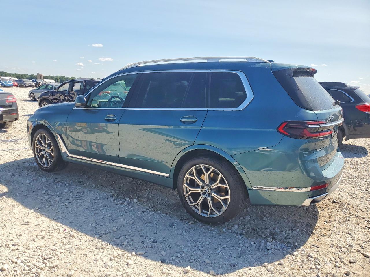 2025 BMW X7 xDrive40I - zdjęcie 2