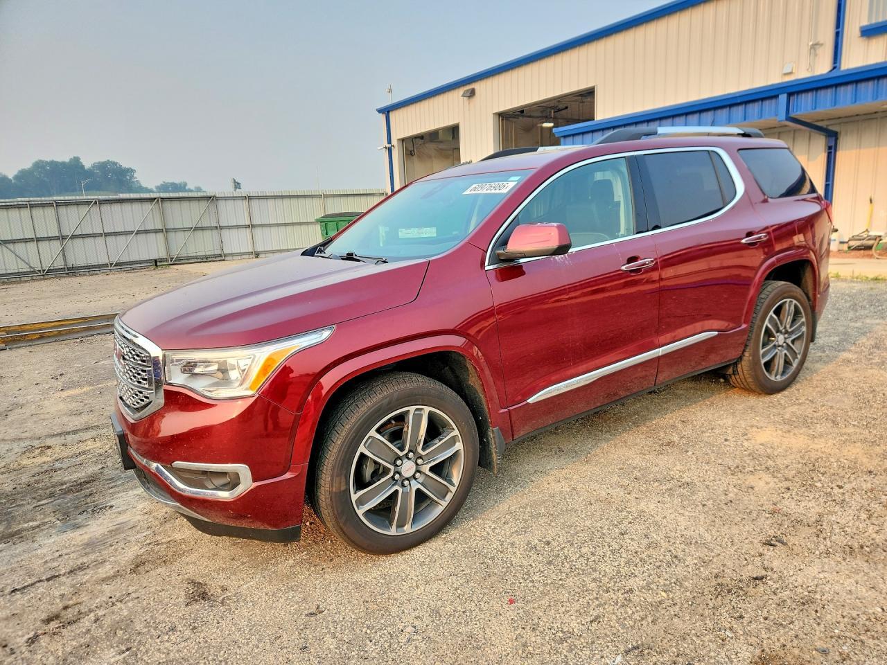 2017 GMC Acadia Denali - zdjęcie główne