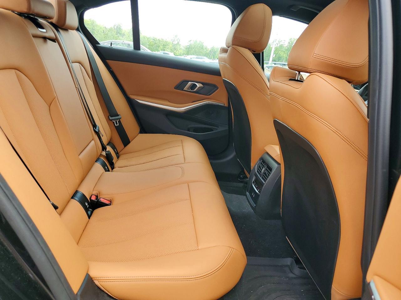 2025 BMW 330Xi - zdjęcie 10